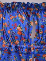 جزئیات مایو زنانه یک تکه دکلته گلدار رنگ آبی از نمای نزدیک