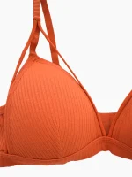 ست نیم تنه و شورت زنانه کاپ مثلثی هارنس دار کبریتی کد 223 رنگ نارنجی آجری از نمای نزدیک